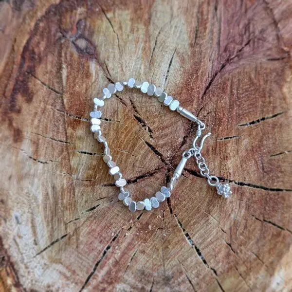 Bracelet pétales d'argent artisanal – Image 4