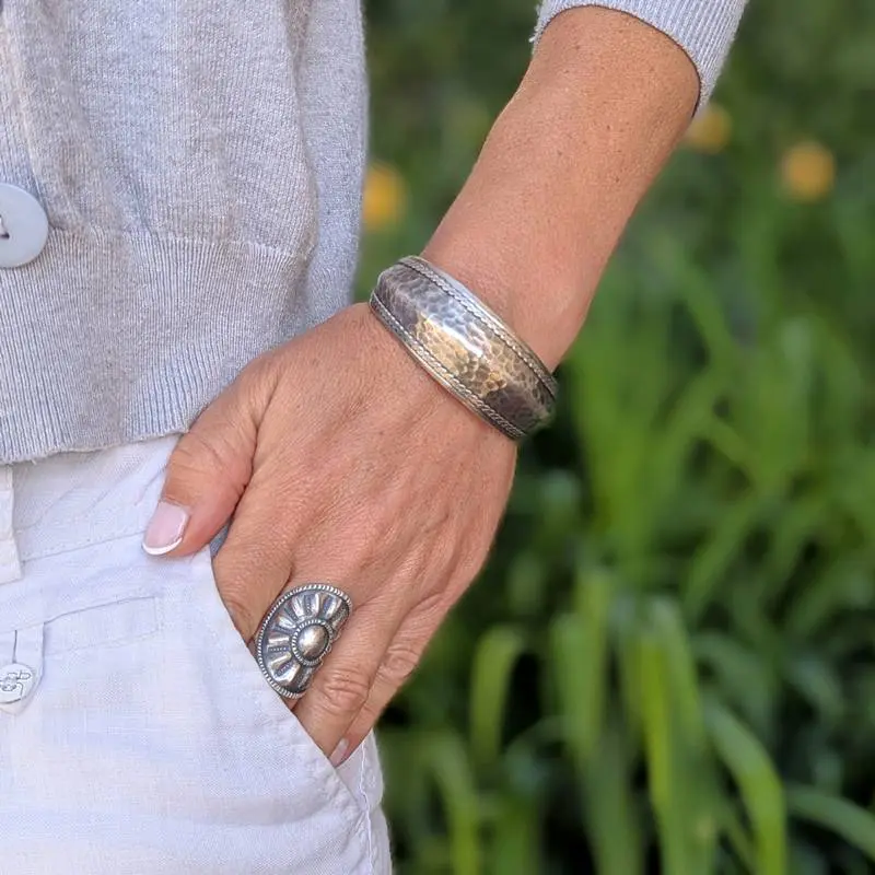Gros bracelet ethnique en argent martelé