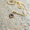 Collier fin doré et pendentif labradorite