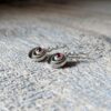 Petites boucles d'oreilles grenat