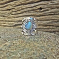 Bague ethnique en labradorite bleu