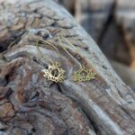 Boucles d'oreilles fleur de lotus dorées