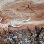 Créoles artisanales en argent torsadé