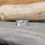 Bague calcédoine et argent martelé