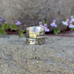 Bague réglable en argent martelé vieilli