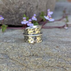 Bague réglable en argent martelé vieilli