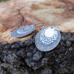 Boucles d'oreilles martelées en argent
