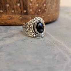 Bague en saphir étoilé noir