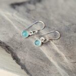 Petites boucles d'oreilles calcédoine aqua