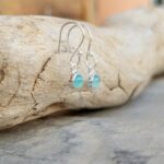 Petites boucles d'oreilles calcédoine aqua